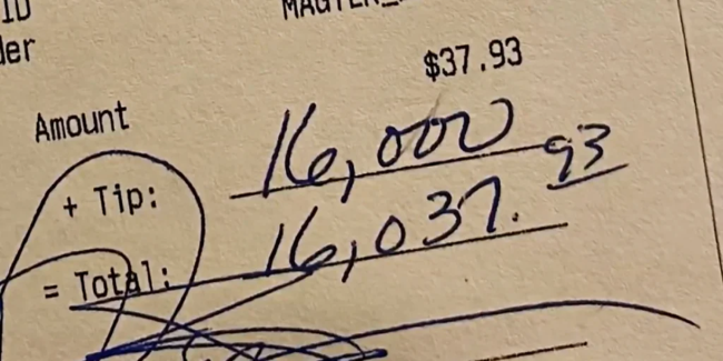 Customer Leaves 16000 Tip Bar Splits It With All Employees