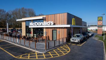 McDonald’s Employee Leaves Hilarious Sign On Drive Thru After Quitting Mid-Shift