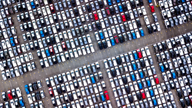 Guy On TikTok Goes Viral Showing How We SHOULD Be Parking In Lots
