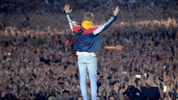 Much Respect To Justin Bieber For Rejecting Hug Request From Groveler Loitering Outside His NYC Home