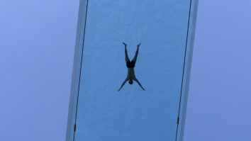 The World’s First Floating Pool Is Unveiled In London 115 Feet Above Ground And, I Can’t Stress This Enough, Nope
