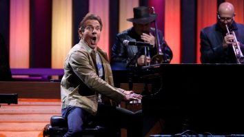 Dennis Quaid Randomly Showed Up At The Grand Ole Opry And Played His New Single With Country Music Stars