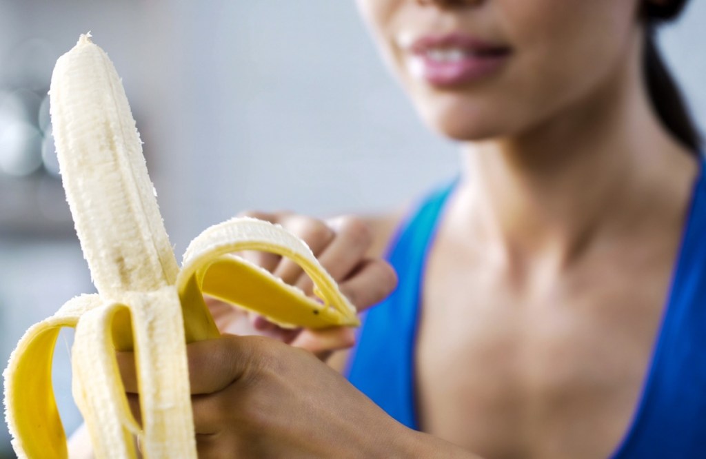 woman eats 23 bananas after fasting for 7 days with no food