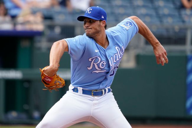 royals jake brentz pitch hits mound