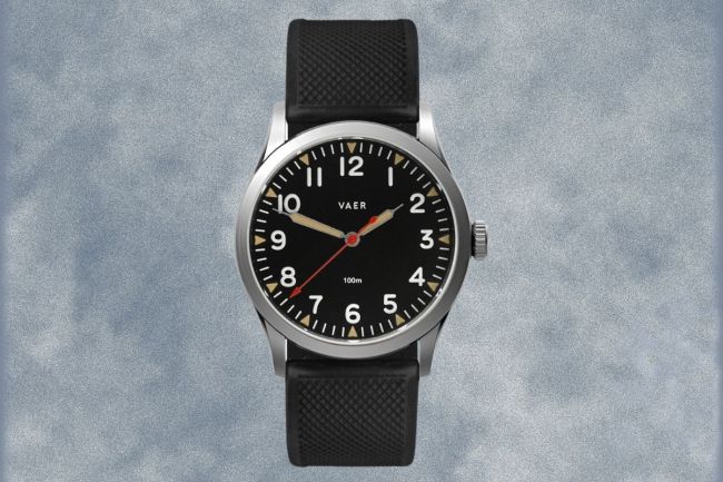 The Holiday Gift Guide For Guys Who Want To Upgrade Their Wardrobe