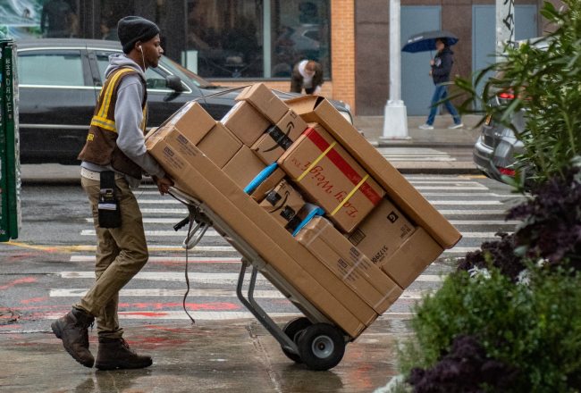 does UPS deliver on weekends