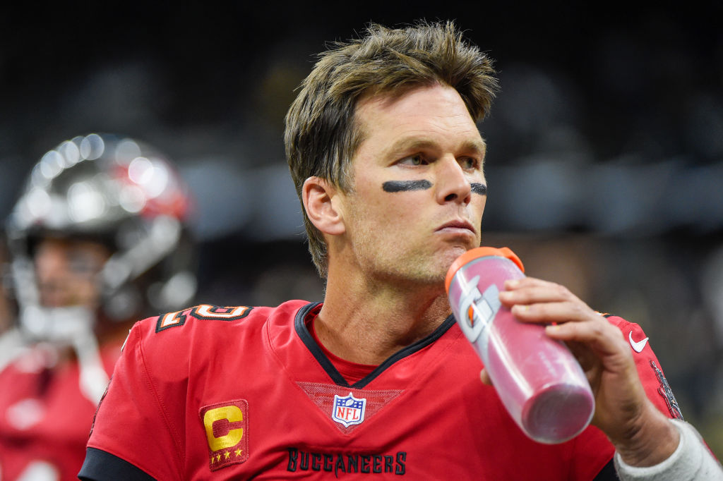 Fan who caught Tom Brady's 600th TD ball shows off gift package