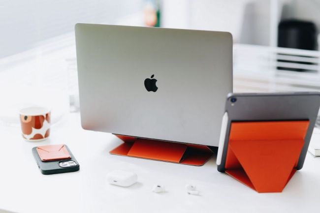 Buy One Tech Accessory From MOFT, Get The Other One 50% Off Right Now