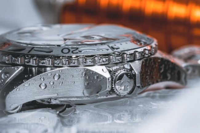 Huckberry And Timex Just Dropped The Navi XL Automatic 'Arctic'—It's A Must Own Winter Watch