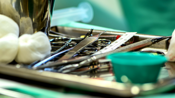 Internet Reacts To Surgeon Being Fined Just $3K For Amputating The Wrong Leg On A Patient