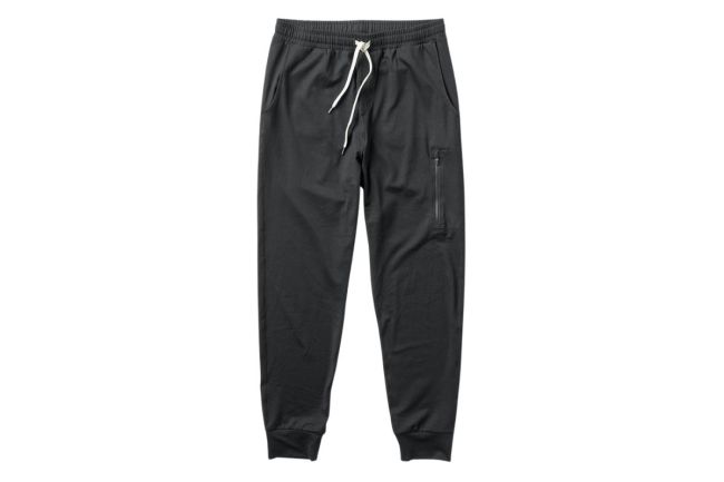 15 Gym Essentials For Staying Fit Through The Cold Weather