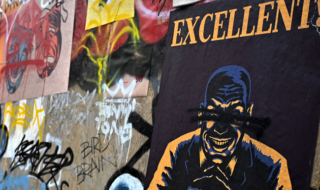 Batgirl Director Tells Fans Complaining About The Costume To STFU