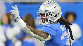 Jamaal Williams Greeting His Old Team As They Came Out Of The Tunnel Is Why He’s Impossible To Root Against