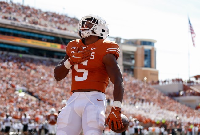 Texas RB Bijan Robinson Goes Viral For Having Massive Tree Trunk Legs