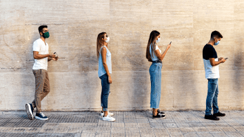 ‘Professional Queuer’ Makes $27 An Hour Just Standing In Line For Other People