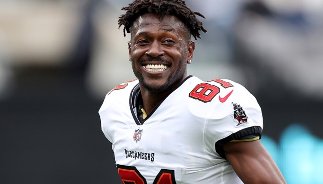 NFL World Reacts To Antonio Brown's Wild Midgame Meltdown