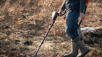 Guy Finds Gold Coin Worth $878K On His First Day Using A Metal Detector After Giving Up The Hobby For A Decade