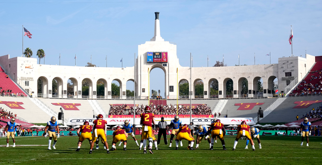 WATCH: USC's 5* WR Commit Zachariah Branch Squats 3x His Weight