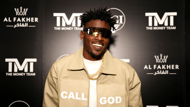 Floyd Mayweather Offers 20 Mill For A NFL Team To Sign Antonio Brown