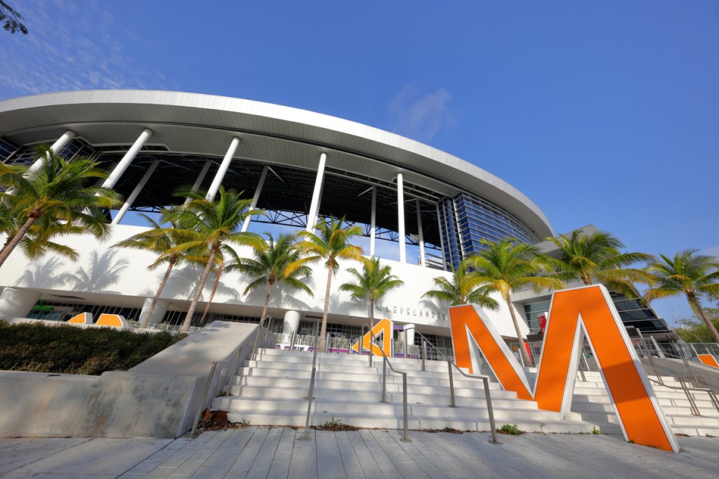 Miami Marlins Get Roasted For Taco Tuesday Deal With The Saddest Tacos Twitter Has Ever Seen