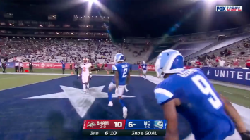 Mic’d Up USFL Player Straight-Up Laughs In His Opponents’ Faces After Bizarre TD Catch (Video)