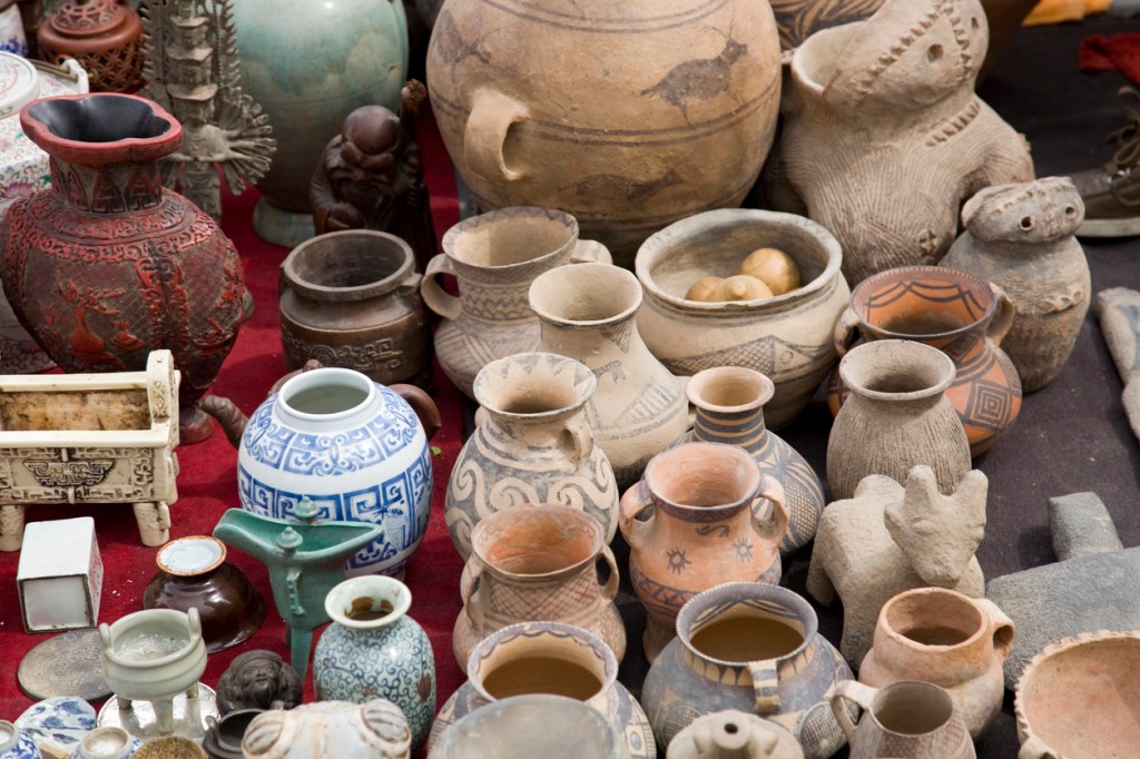 Mystery Vase Sitting In Family's Kitchen For Decades Turns Out To Be Chinese Relic Worth Massive Fortune