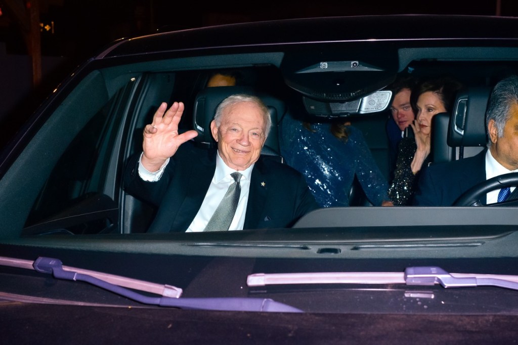 Clever Detectives Figured Out 34 Of 39 Names On The Cowboys' Draft Sheet Jerry Jones Quickly Flashed At Reporters