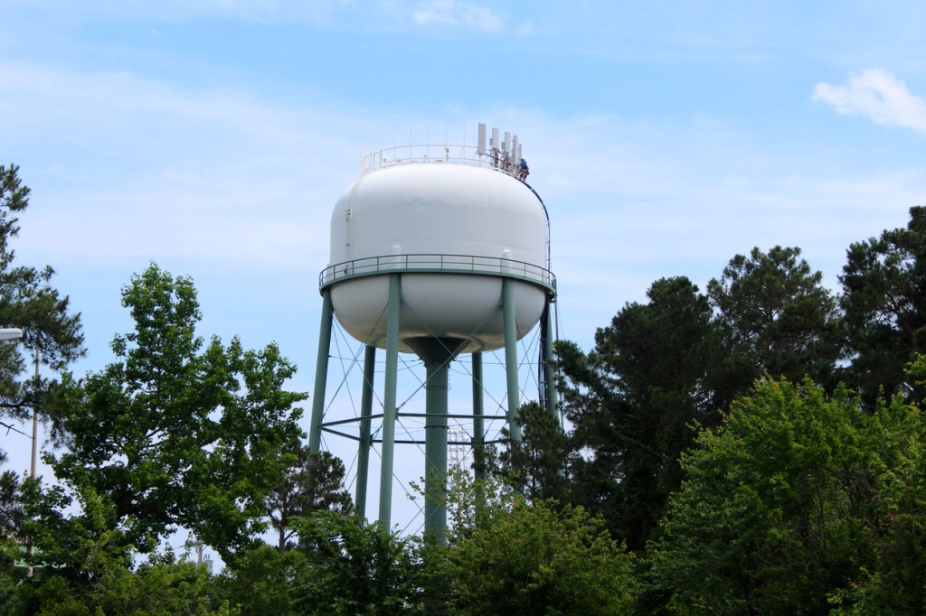 Bullet Damage To Water Tower Mural Of Johnny Cash Makes It Look Like He's Peeing On The Town (Video)