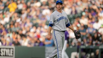 Zack Greinke Going Viral For Allegedly Pretending To Sign A Kid’s Ball Then Throwing It As Far As Possible Just For Fun