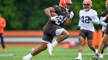 Nick Chubb Just Confirmed His Status As An Alien With An Absolutely Preposterous Squat