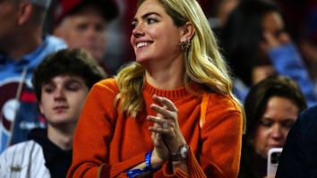 Kate Upton Flips Off Heckling Phillies Fan At World Series Game