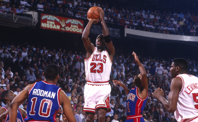 Isiah Thomas Says Michael Jordan Owes Him An Apology Fans React