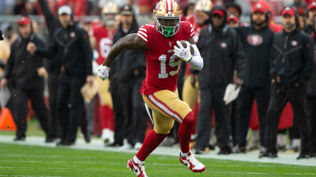 Deebo Samuel runs with the ball.