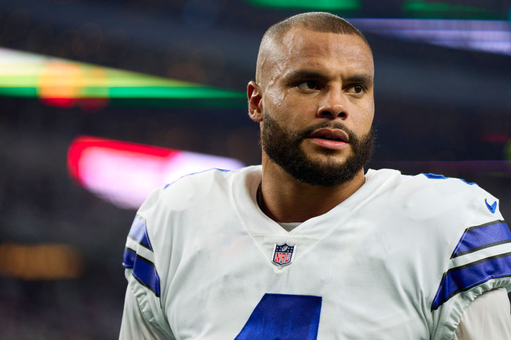 Dallas Cowboys Dak Prescott on the sidelines