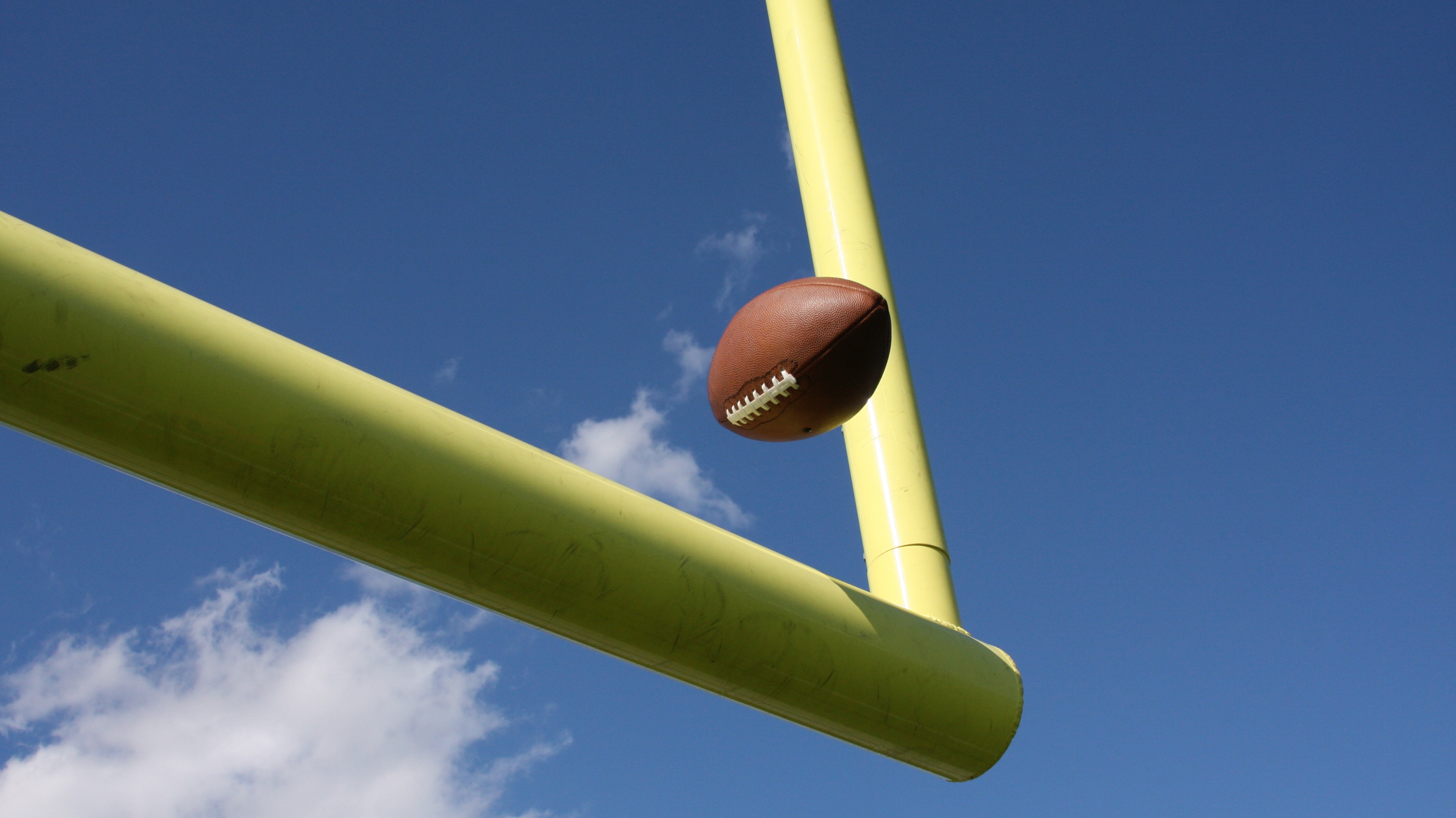 Adam Botkin kicks field goal