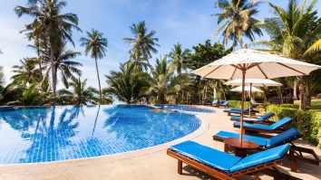 12ft Snake Found Swimming Inside Luxury Hotel’s Gorgeous Pool In Thailand
