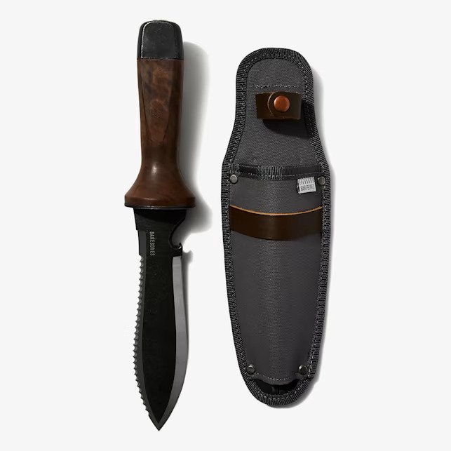 A flat picture of the Barebones Hori Hori Tool and Sheath