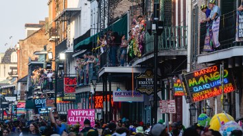 Peyton Manning Goes Incognito, Gets Photobombed; Jameis Winston ‘Eats W’s’ At Mardi Gras