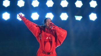 Fans Are Convinced Rihanna Is Pregnant After Super Bowl Halftime Show