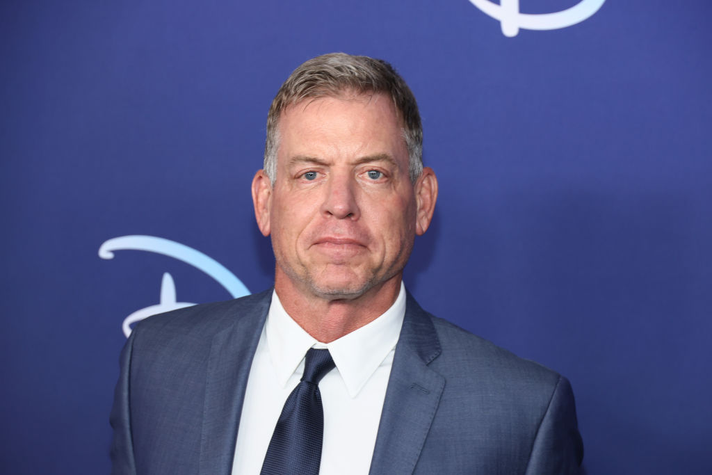 Troy Aikman posing for pictures