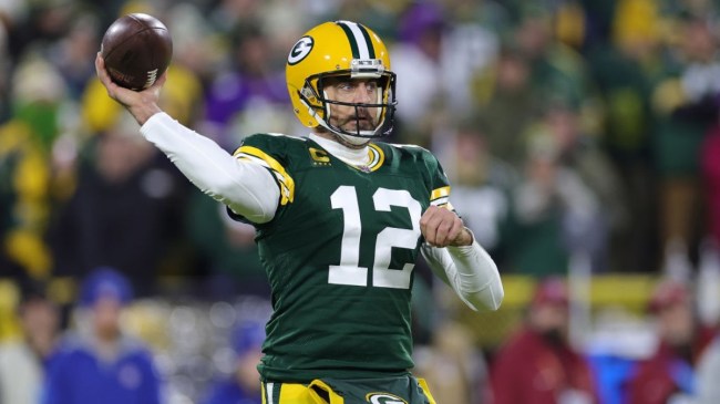 NFL QB Aaron Rodgers throwing
