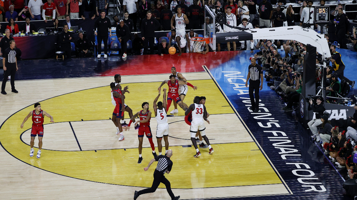 San Diego State hits a last second shot in the Final Four vs. FAU.