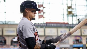 Javy Baez Seemingly Caught In 4K Liking Feet Pics Whilst In The Locker Room