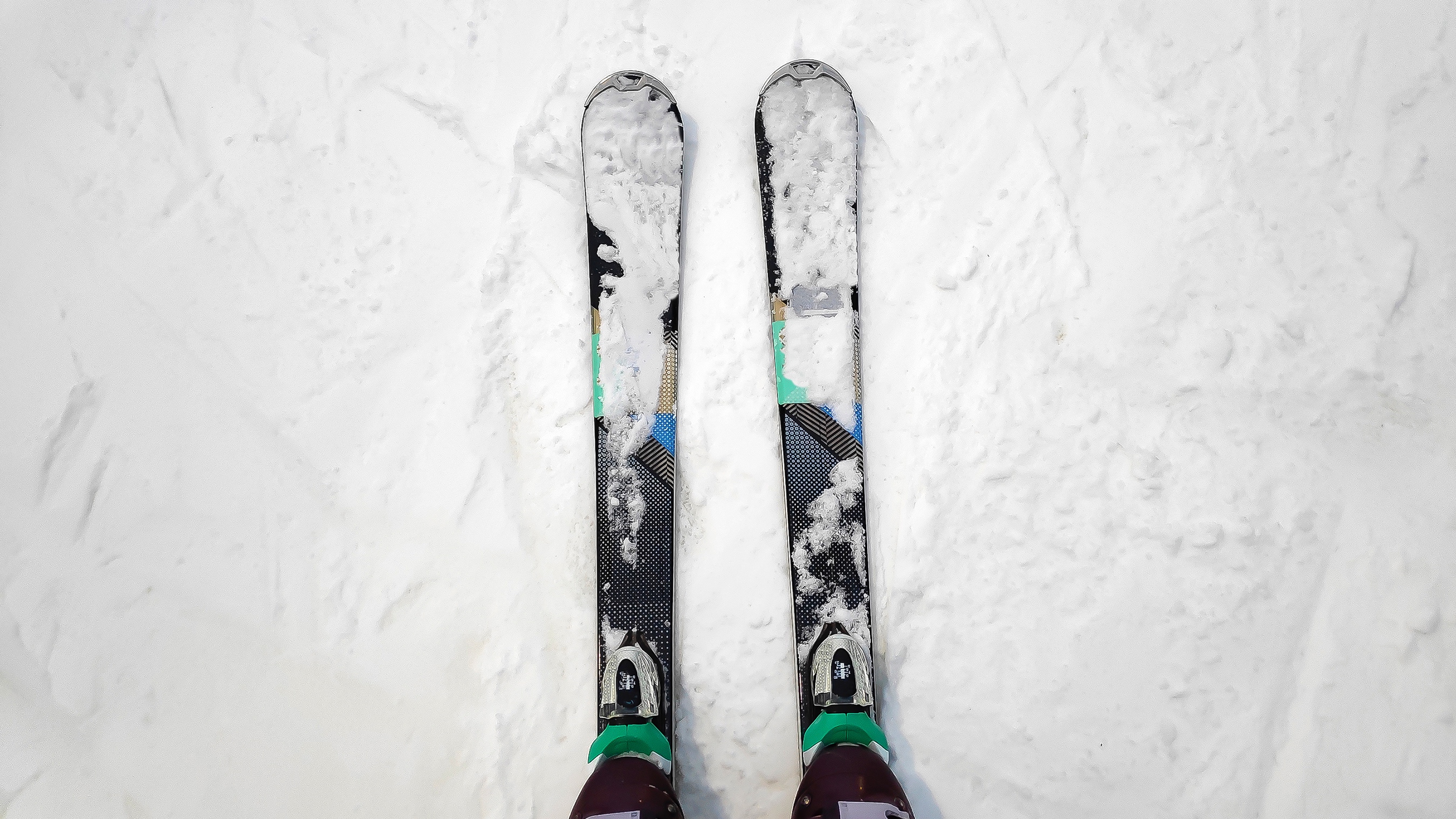 snow skis