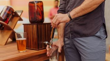 Get 40% Off This Awesome Growler Beer Tap During Huckberry Memorial Day Sale