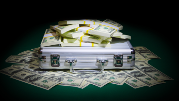 Reaction: Man Poses As Las Vegas Hotel Owner, Convinces Casino To Give Him Over $1M