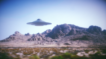 Ex-Marine Says His Unit Saw Massive UFO Being Loaded With Weapons By Unmarked US Forces