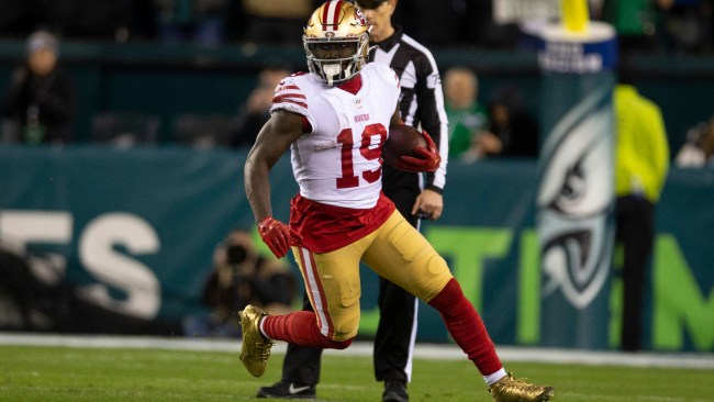 Deebo Samuel runs with the ball in the NFC Championship.