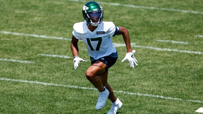 garrett wilson practicing for the new york jets