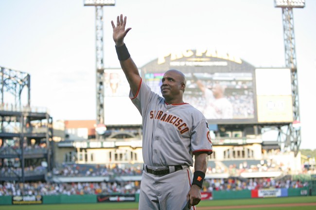 SF Giants star Barry Bonds acknowledges fans